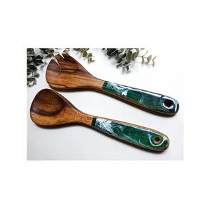 Juegos de cubiertos de madera con revestimiento de esmalte pulido brillante único para servir ensaladas en la cocina y el restaurante incluye cucharas y tenedores - Product Image 1