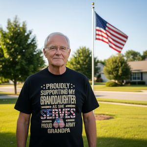 T-shirt da nonno a maniche corte girocollo per adulti, con stampa: Orgogliosamente la sosto supportando come mia nipote serve nel militare. - Product Image 3