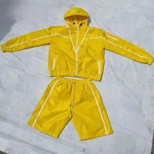 Ensemble coupe-vent deux pièces sur mesure fabriqué en usine 2026 avec veste courte en polyester et coton pour garçon – OEM - Product Image 1