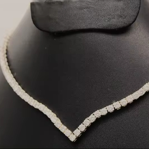 Iced Out Moissanite เพชร V รูปร่างสร้อยคอเทนนิส Excellent ตัดเครื่องประดับที่กําหนดเองสร้อยคอที่สวยงามที่ดีที่สุดของขวัญสําหรับเธอ - Product Image 5