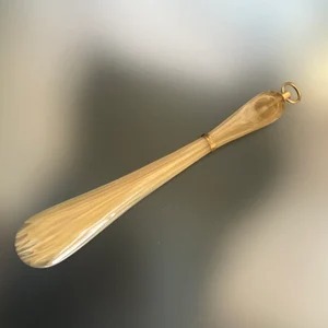 Rehausseur de chaussures en bois simple avec poignée en métal élégante, finition polie, design ergonomique pour un usage quotidien facile et confortable, en provenance d'Inde - Product Image 6