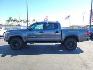 Última Licitación: Coche Usado Tacoma SR5 V6 Doble Cabina RWD 2022 en Venta - Product Image 4