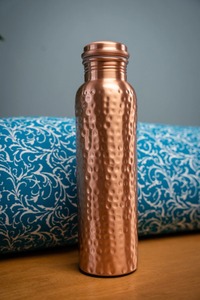 Bouteille en cuivre martelé de qualité supérieure pour le yoga, le bureau, la salle de sport et l'extérieur, disponible en gros - Product Image 2