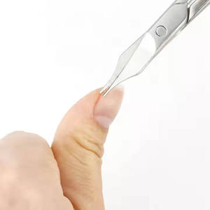 Ciseaux à ressort multifonctions en acier inoxydable Ciseaux à sourcils à pointes pointues avec lame incurvée pour la manucure - Product Image 4