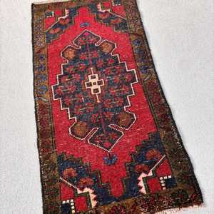 Alfombra Vintage de 1.7x3.4 pies, Alfombra Turca Pequeña, Alfombra Roja Sólida - Product Image 2