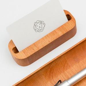 Porte-cartes en bois naturel de qualité supérieure pour cartes de crédit et de débit, portefeuille en bois minimaliste fait à la main - Product Image 1