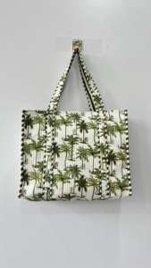 กระเป๋าผ้าฝ้ายอินเดียทำด้วยมือกระเป๋าสะพายไหล่สำหรับผู้หญิงพิมพ์ลายดอกไม้18ใบใช้ซ้ำได้เปิดปิดพื้นหลังสีขาว - Product Image 3