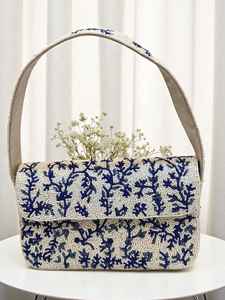 Porte-monnaie brodé floral avec perles de rocaille, sangle amovible, fait main, léger, personnalisable (couleur, logo), forme carrée - Product Image 4