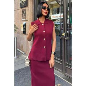 Conjunto Midi de Tejido de Punto 10230 con Detalle de Botones Dorados y Chaleco para Primavera/Verano, para el Trabajo o Uso Casual - Product Image 3