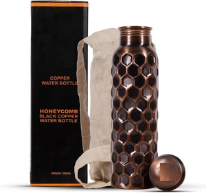 Caja negra y bolsa blanca Botella de agua de cobre con caja Accesorios para bebidas altamente notables disponibles con el mejor diseño para vender - Product Image 3