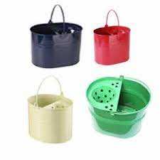 Cubo de fregona galvanizado resistente a la intemperie ideal para trabajos de limpieza de interiores y exteriores en entornos comerciales - Product Image 4