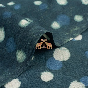 Tissu 100% coton indigo imprimé à la main, motif pois blancs et bleus, style indien, pour la confection de couvertures, d'écharpes et de tissus décoratifs - Product Image 2