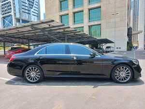 รถยนต์มือสองปี 2024 รุ่น S560 V8 รถซีดานหรู พวงมาลัยซ้าย ขับเคลื่อนล้อหน้า เบาะหนัง ระบบควบคุมความเร็วอัตโนมัติ หลังคาซันรูฟแบบพาโนรามา ล้อแม็ก R17 360 - Product Image 4