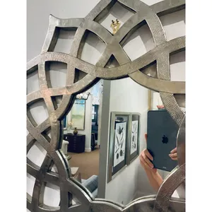 Miroir mural décoratif moderne en feuille d'argent Arabesque Miroir au design géométrique orné pour la décoration intérieure Miroir pour le salon et la chambre à coucher - Product Image 3