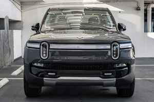 CLEAN R i v i a n R1T Adventure Edition Quad-Motor AWD, Grande batterie, El Cap Granite - Product Image 5