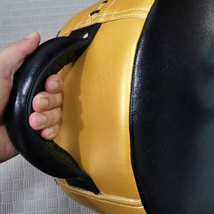 Bouclier de boxe en cuir de vachette véritable de haute qualité et résistant, Offre Spéciale de style joueur avec logo personnalisé, vente en gros de boxe personnalisée - Product Image 5