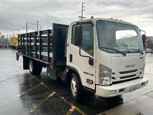 Camión Tractor Comercial de Servicio Pesado 6x4 con Plataforma Plana, Equipado con Racks de Estacas/Puerta Trasera Elevadora, Diésel para Operaciones en Carretera - Product Image 2
