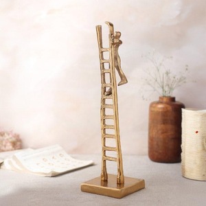 Pareja elegante en escalera Mesa artística Showpiece Decoración simbólica para el hogar Oficina Evento Regalo Pieza de exhibición romántica Chapado en oro - Product Image 2