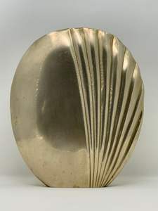 Jarrón de Metal de Diseño, Adorno Decorativo para el Estilo de Interiores de Alta Gama con una Presencia Artística Exclusiva - Product Image 2