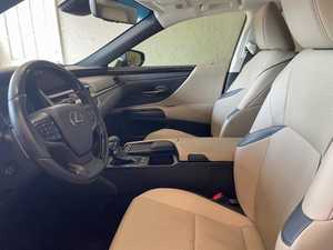 Utilisé 2019 Lex-us ES300h Ultra Luxe - Product Image 2