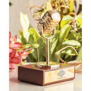 IndianArtVilla Micrófono decorativo de latón con base de madera, artículo decorativo, mesa y artículo de regalo de decoración del hogar - Product Image 5