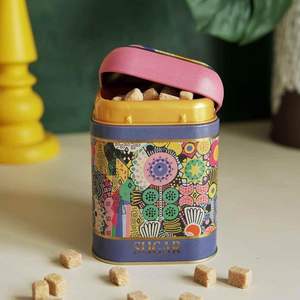 Caja de lata cuadrada de 1.3L con patrón de forma de 108x108x118mm, tapa de cúpula colorida de 1.3L, contenedores de papel de grado alimenticio reciclables, logotipo en relieve - Product Image 1