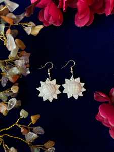 Venta caliente hecho a mano blanco colorido cuerno de búfalo hueso pendientes cuentas sueltas Concha Natural Coral Material público objetivo adultos - Product Image 3