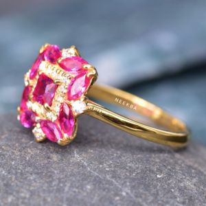 แหวนทับทิมรูปดอกไม้ประดับเพชรและเจ้าหญิงตัดในห้องปฏิบัติการขนาด14K แหวนทองแบบทึบดีไซน์ดอกไม้ไม่เหมือนใครสำหรับเปลี่ยนพลอย - Product Image 3