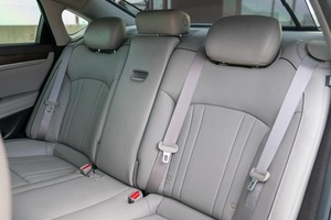 Hyundai Genesis 5.0 d'occasion propre, modèle 2015 - Product Image 5