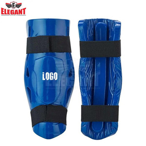 Protège-tibias en mousse moulée pour le Muay Thai, le football et les arts martiaux, par Elegant Sports - Product Image 5