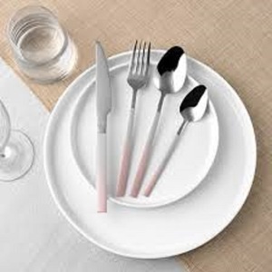 Vaisselle de cuisine pour dîner - Product Image 1