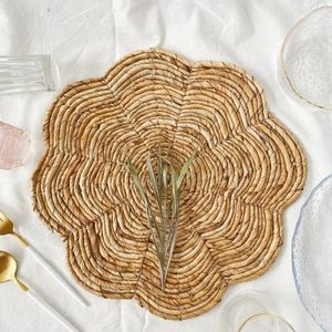 Assiette de présentation ronde classique en jacinthe d'eau, faite à la main, écologique, neutre, pour décoration murale et table à manger - Product Image 1