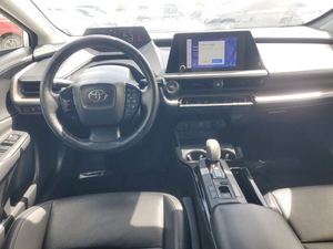 Nouveautés à prix réduits! Voiture d'occasion Priux XLE FWD 2L hybride CVT 2023 avec sièges en cuir et hayon - Product Image 3