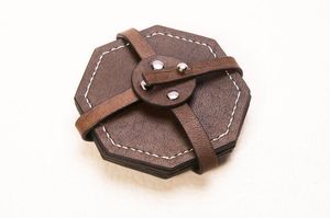 Posavasos clásicos de cuero con superficie suave y atractivo hecho a mano para protección y decoración de bebidas de lujo - Product Image 6