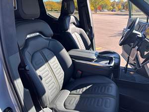 RIVIAN R1.T Edición Ad-venture 2023, Automático, Portaequipajes Metálico, Asientos de Cuero, Batería de Litio, Características Premium - Product Image 6