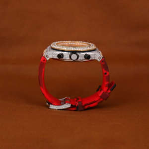 นาฬิกาข้อมือหรูหราแบบทูโทนสำหรับทุกเพศ ประดับเพชรโมอิสซาไนต์ครึ่งหนึ่ง สายยางสีแดงดำ หน้าปัดกระจก ระบบควอตซ์ พร้อมหน้าปัดแสดงวันที่ - Product Image 3