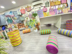 Bolsa de compras de nailon reutilizable ecológica, bolsas de playa de plástico reciclado tejido a rayas con cremallera RPET hechas en la India - Product Image 2