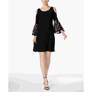 Robe de cocktail noire R&M Richards pour femme, coupe droite, épaules dénudées, manches cloche en dentelle, col rond, longueur genou, petite taille 12 - Product Image 1