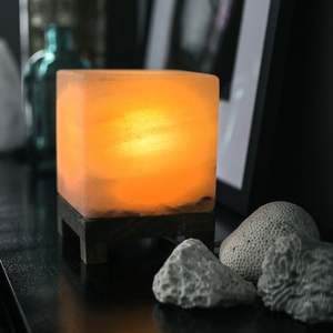 Lámpara de sal Rosa pakistaní cuadrada personalizada con base de vidrio elegante, artesanías naturales talladas a mano para decoración del hogar - Product Image 1