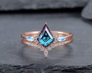 925ว่าวเงินสเตอร์ลิงตัดเป็นรูปอเล็กซานไดรต์เพชรโมอิสโกลด์สำหรับงานแต่งงานแหวนหมั้นสัญญา - Product Image 4