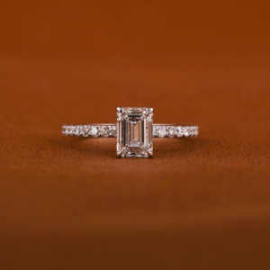 Bague de fiançailles en plaqué or massif 14Kt, certifiée IGI, luxueuse et tendance, en diamant de laboratoire taillé en émeraude, bague cadeau pour femme - Product Image 1