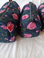 Pochette de voyage pour femmes en coton écologique imprimé à la main au lotus indien, matelassée, pliable, avec poignée souple et fermeture éclair