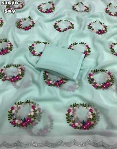 ผ้าซารีจอร์เจตต์ดีไซน์แบบบอลลีวูดสำหรับงานแต่งงานและงานปาร์ตี้ของผู้หญิง พร้อมงานปักลายซีรอสกี้ ผลิตในอินเดีย มีสินค้าในสต็อก - Product Image 2