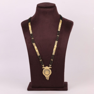 Colgante de Mangalsutra de latón chapado en oro tradicional, regalo de aniversario de boda ajustable para mujer, joyería para ocasiones especiales - Product Image 1