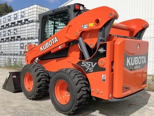 Chargeuse compacte Kubota SSV-75 d'occasion, livraison rapide, qualité supérieure, prête pour des travaux lourds avec des performances élevées - Product Image 5