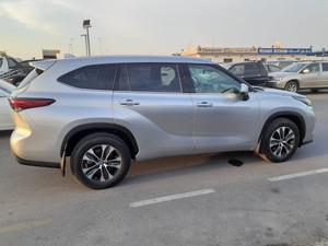 Toyota Highlander con dirección izquierda Asientos de cuero Techo solar panorámico Sistema de dirección hidráulica - Product Image 4