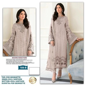 Traje pakistaní de diseñador en Heavy Fox Georgette con un elegante trabajo de secuencia de bordado y detalles Khatli perfectos para bodas - Product Image 2