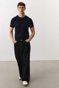 Logo de marque personnalisé imprimé bleu marine T-shirt ajusté en coton à col rond et à manches courtes pour hommes - Product Image 3