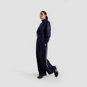 Pantalones anchos inversos para mujer, transpirables, de tejido, estilo casual de otoño, con decoración de rayas laterales, cintura media, lavado de color, ajuste holgado - Product Image 4