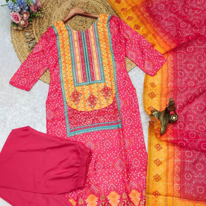 Ropa de verano Kurta larga con parte inferior y Dupatta para Desi & Healthy Women Wear Diseño tradicional Salwar de Antra Lifestyle - Product Image 1